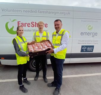 FareShare receives 20,000 delicious Pink Lady® apples to celebrate Jubilee